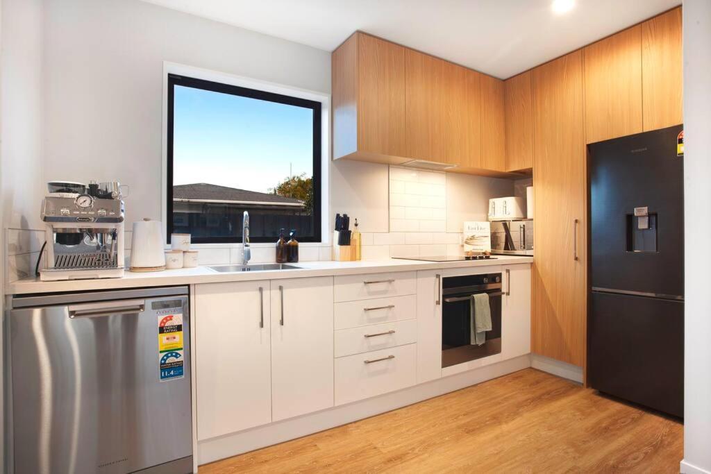 Stylish Townhouse With Hot Tub Apartment Christchurch Luaran gambar