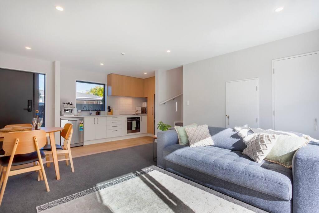 Stylish Townhouse With Hot Tub Apartment Christchurch Luaran gambar