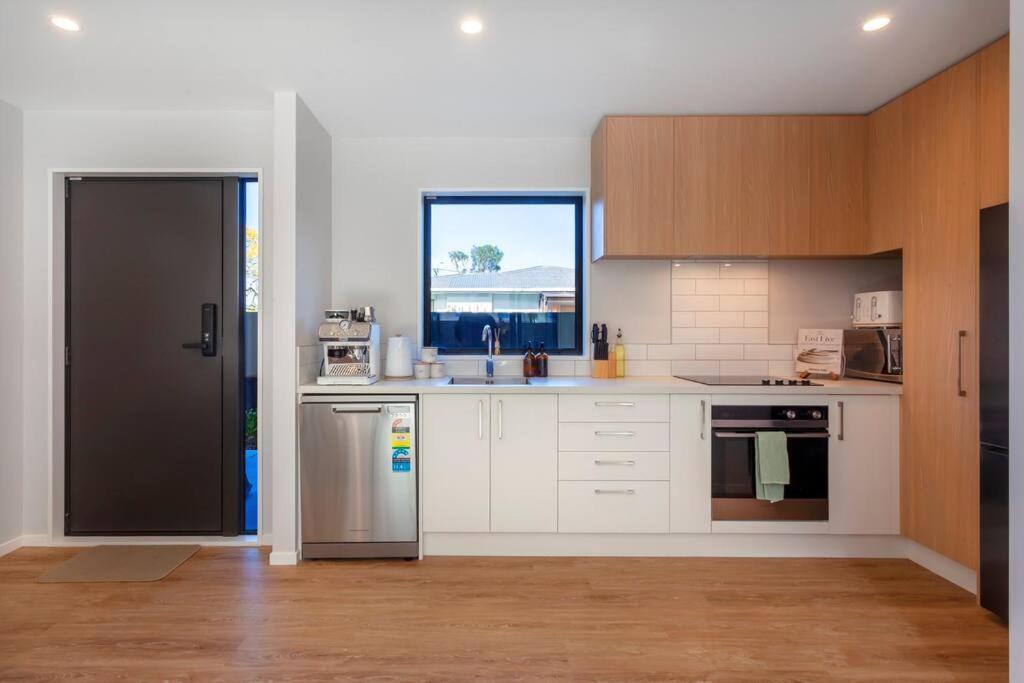 Stylish Townhouse With Hot Tub Apartment Christchurch Luaran gambar