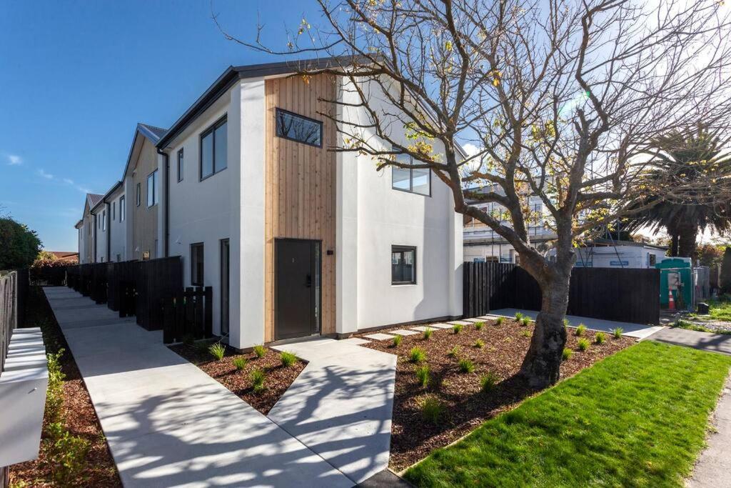 Stylish Townhouse With Hot Tub Apartment Christchurch Luaran gambar